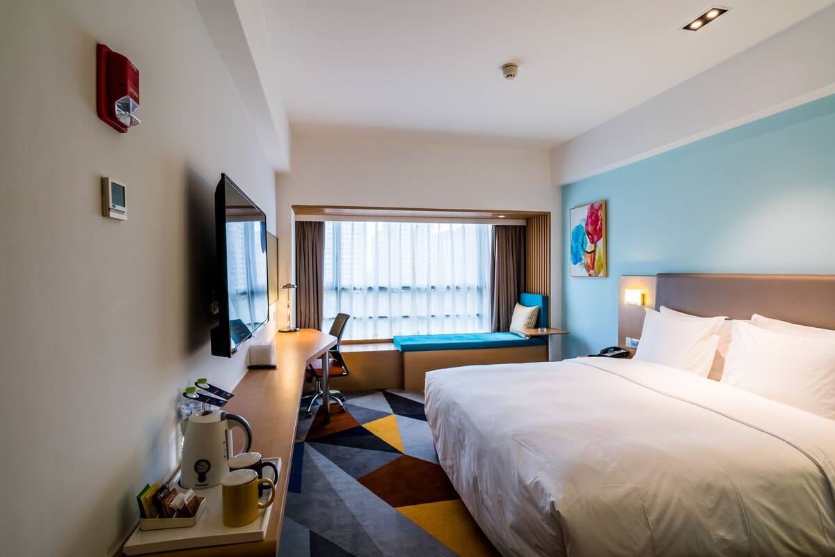 Minibar, in-room safe, desk, blackout curtains