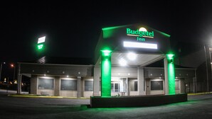 Front of property - evening/night - Budgetel Chattanooga (Chattanooga)