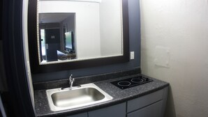 Standard Room, 1 Double Bed, Non Smoking | Private kitchenette - Budgetel Chattanooga (Chattanooga)