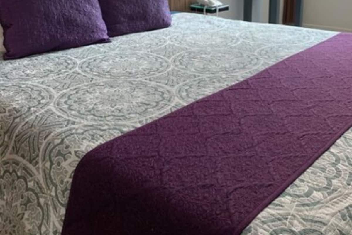 Doppelzimmer, 1 King-Bett | Schreibtisch, Bügeleisen/Bügelbrett, kostenloses WLAN, Bettwäsche