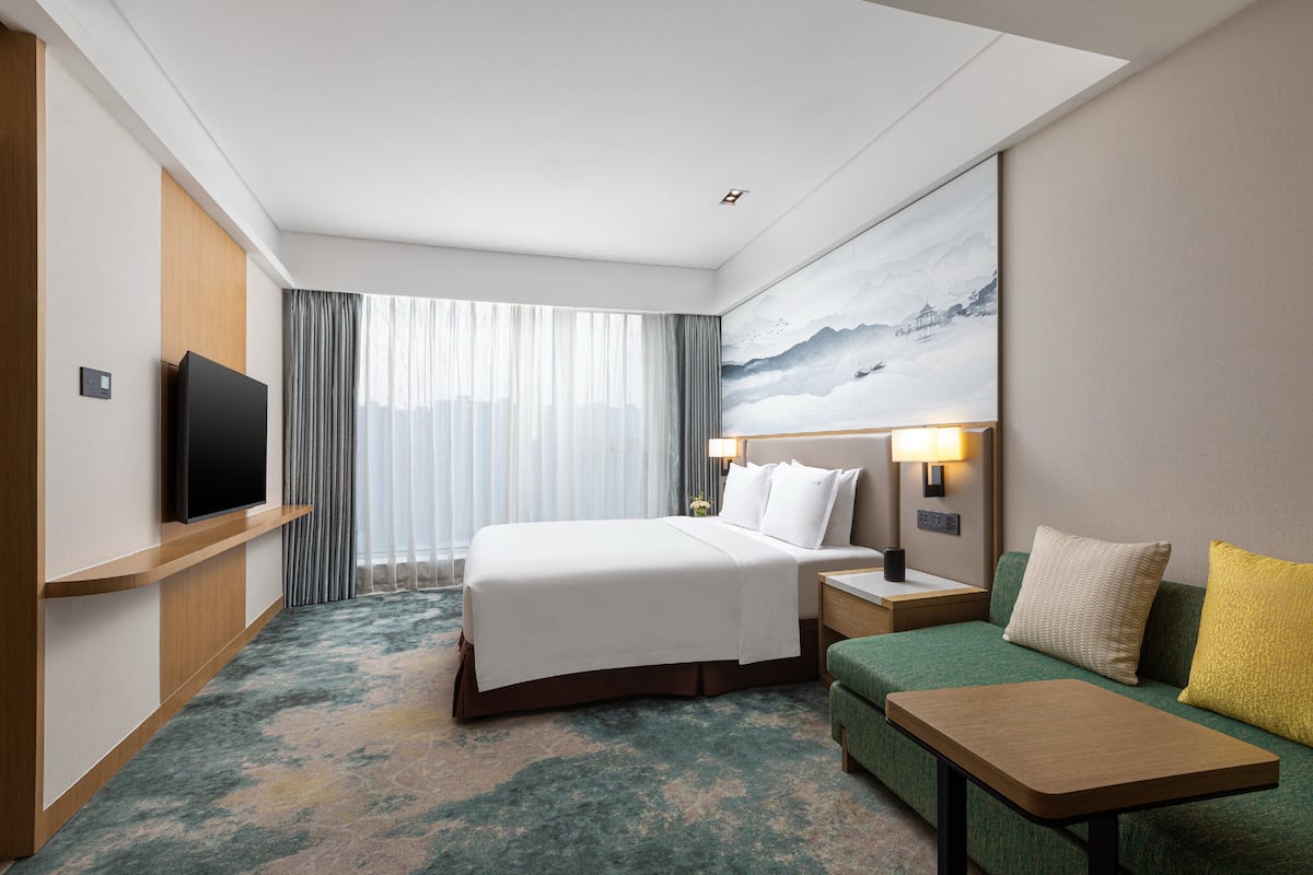 Premium Room, 1 King Bed (Smart)