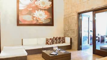 Villa | Living room | TV, DVD player