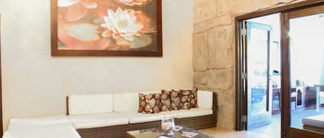 Villa | Ruang tamu | TV, pemain DVD