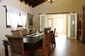 In-room dining - Casa Luna (Oranjestad)