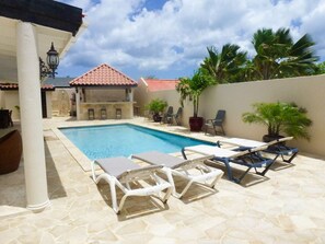 Outdoor pool - Casa Luna (Oranjestad)