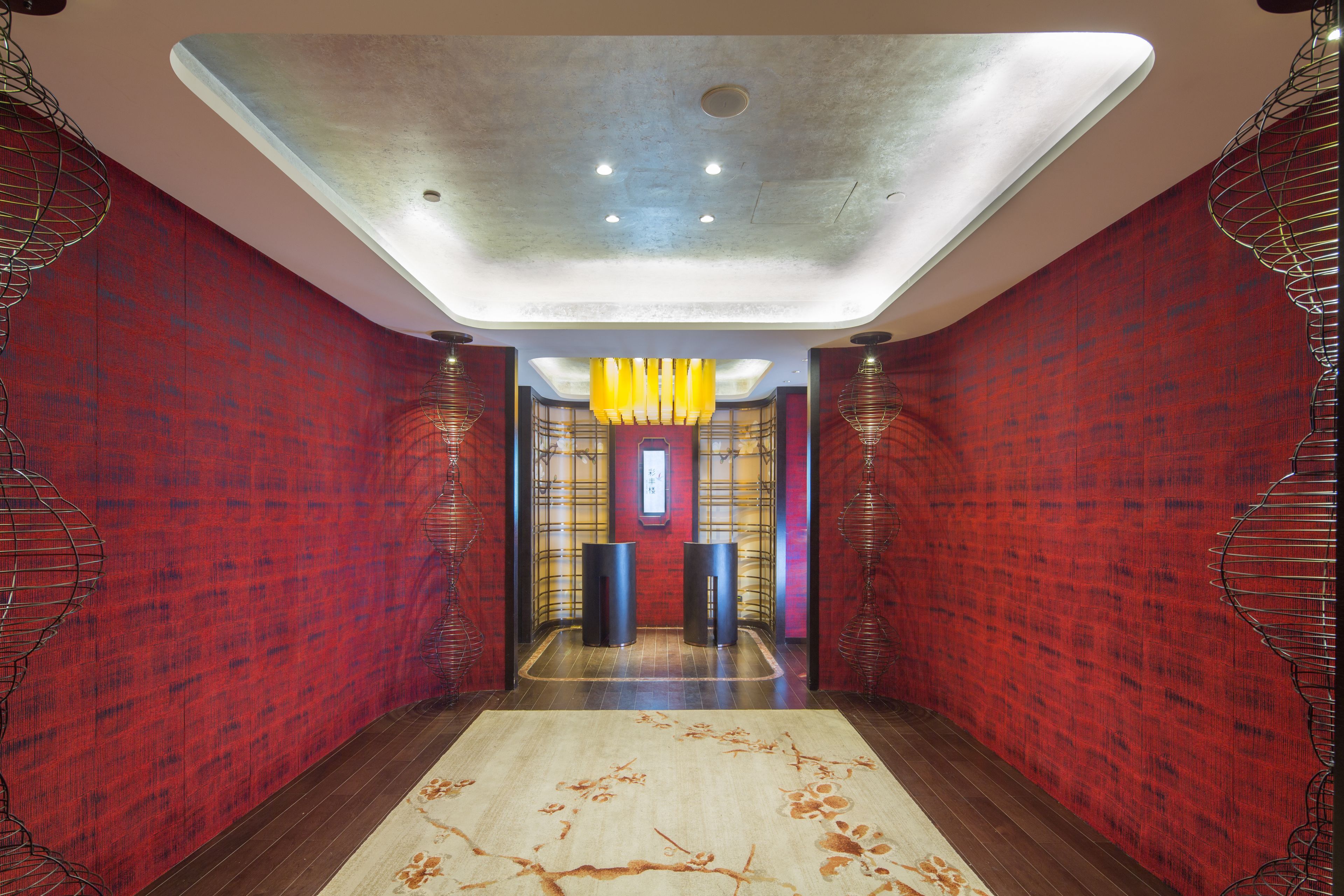 2 restaurants, lunch, dinner served; chinese cuisine