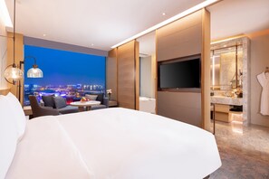 Classic Room, 1 King Bed, Club lounge access, River View | Premium bedding, minibar, in-room safe, blackout curtains - Intercontinental Taiyuan by IHG (Taiyuan)