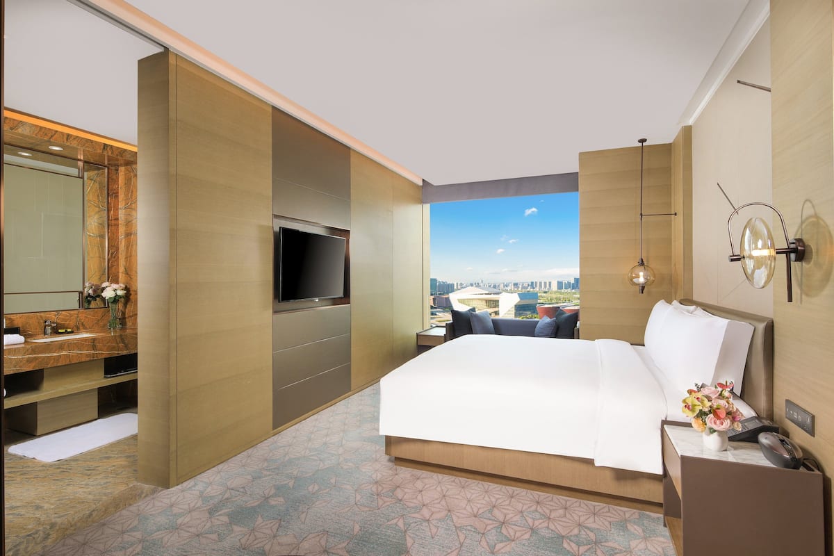 Suite, 1 Bedroom, Club Lounge Access | Premium bedding, minibar, in-room safe, blackout drapes