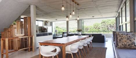 Comfort House, 6 Bedrooms | In-room dining