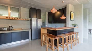 Casa Confort, 6 habitaciones | Cocina privada | Frigorífico grande, microondas, horno y placa de cocina