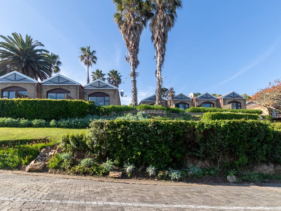 Vista frontal de la propiedad