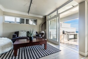 A2. Arikreukel 2  | Living area | TV - Dutton's Cove Guesthouse (Herolds Bay)