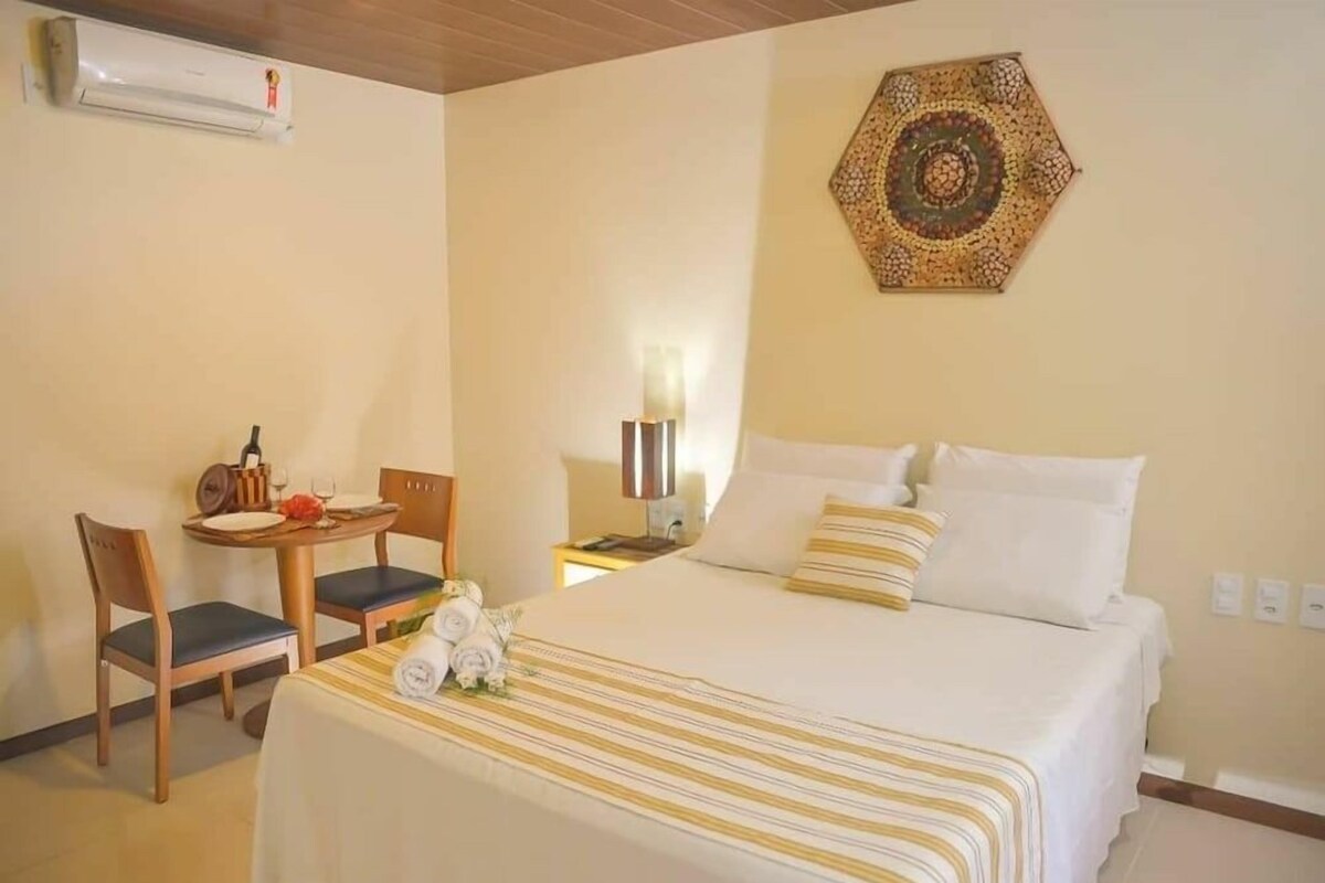 Minibar, blackout drapes, WiFi (free)