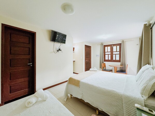 Quarto Triplo Master | Minibar, cortinas opacas, wifi gratis