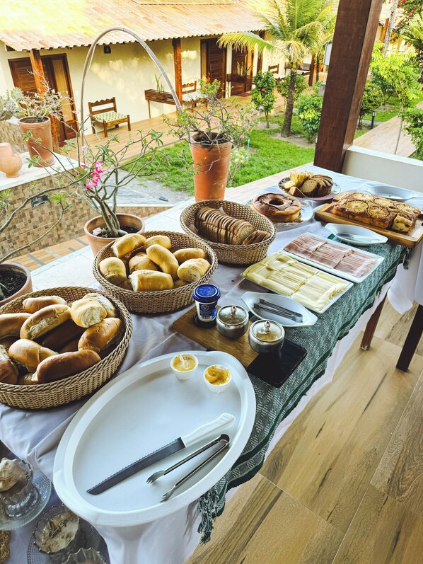 Free daily buffet breakfast 