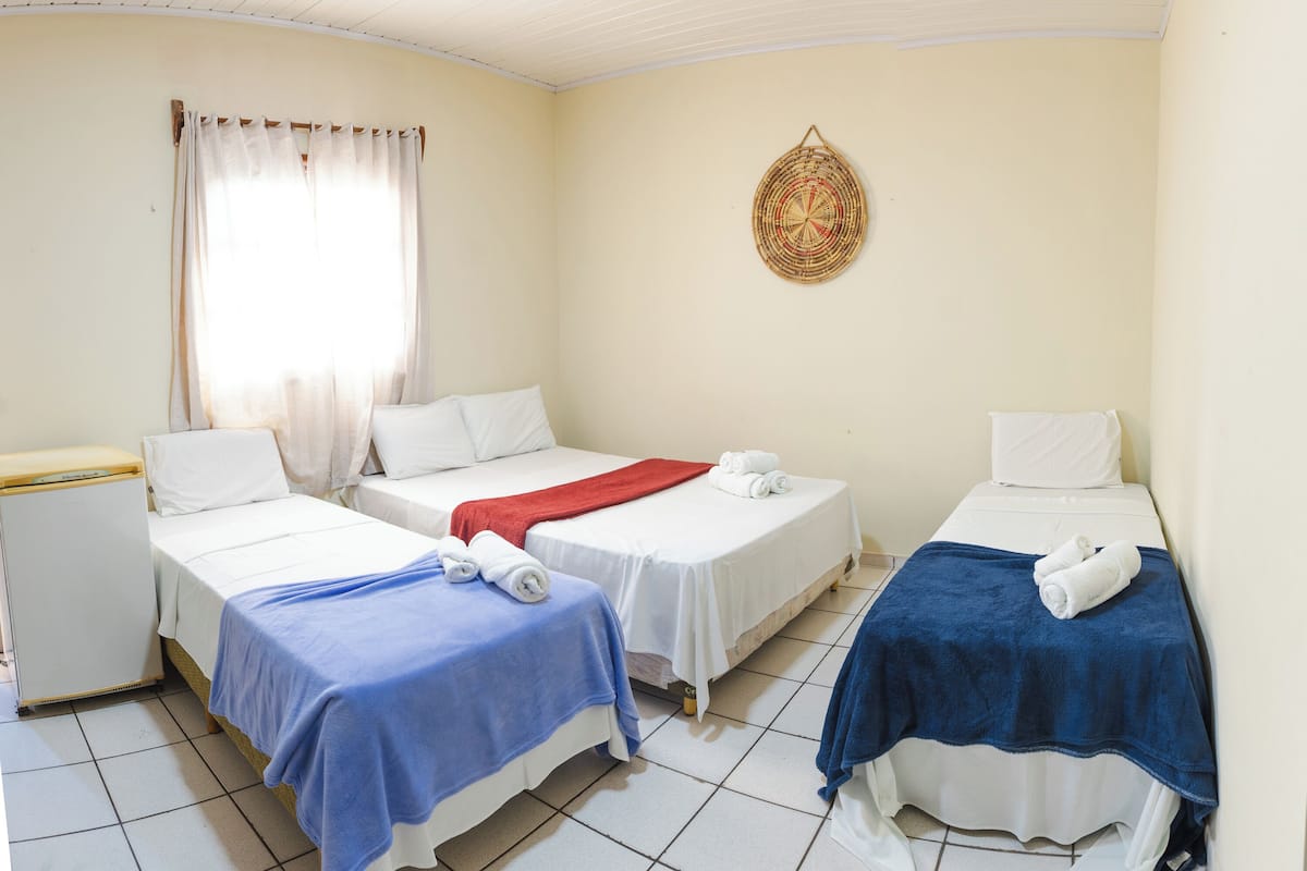 Habitación cuádruple estándar | Minibar, cortinas opacas, wifi gratis