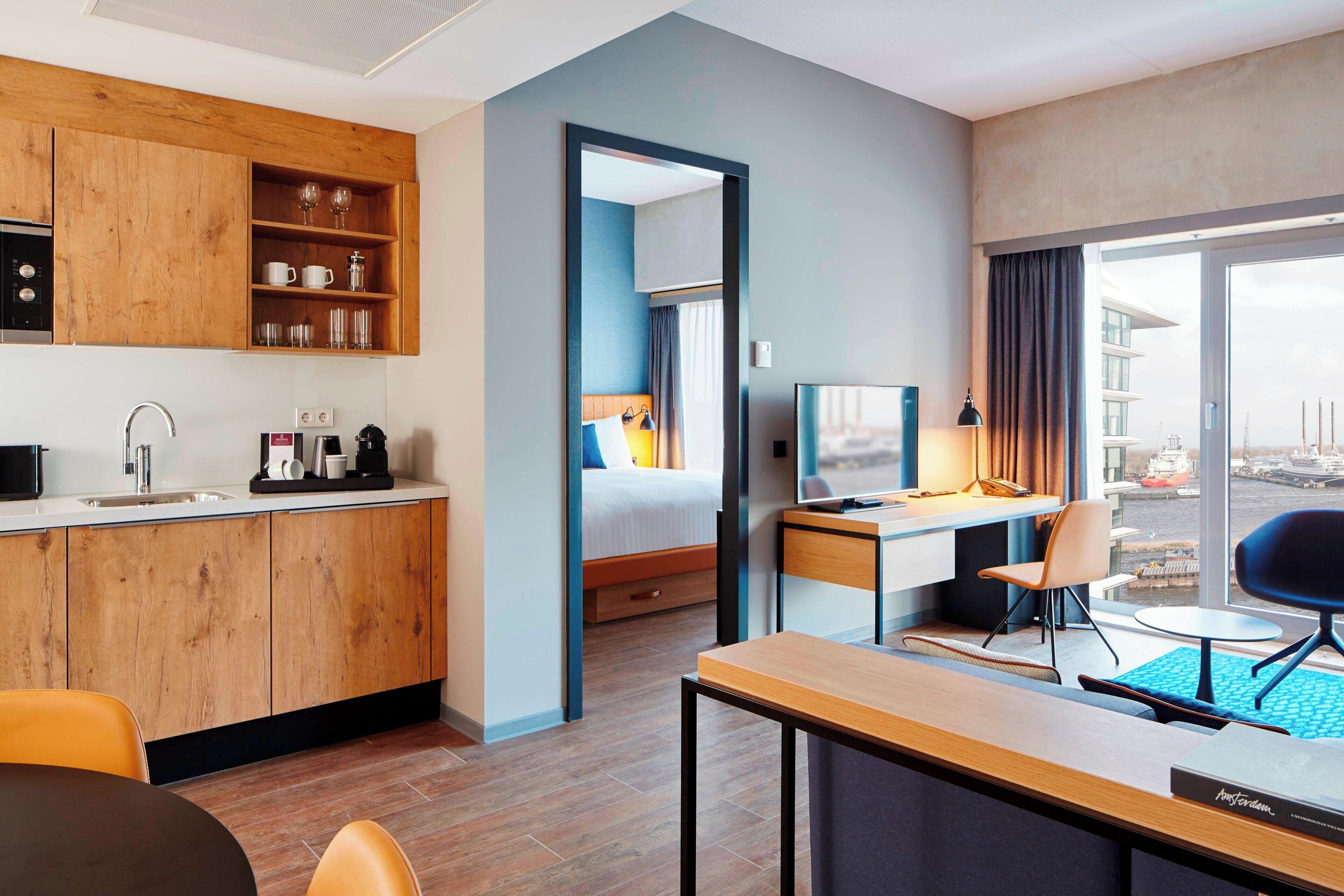 Suite, 1 grand lit, vue port