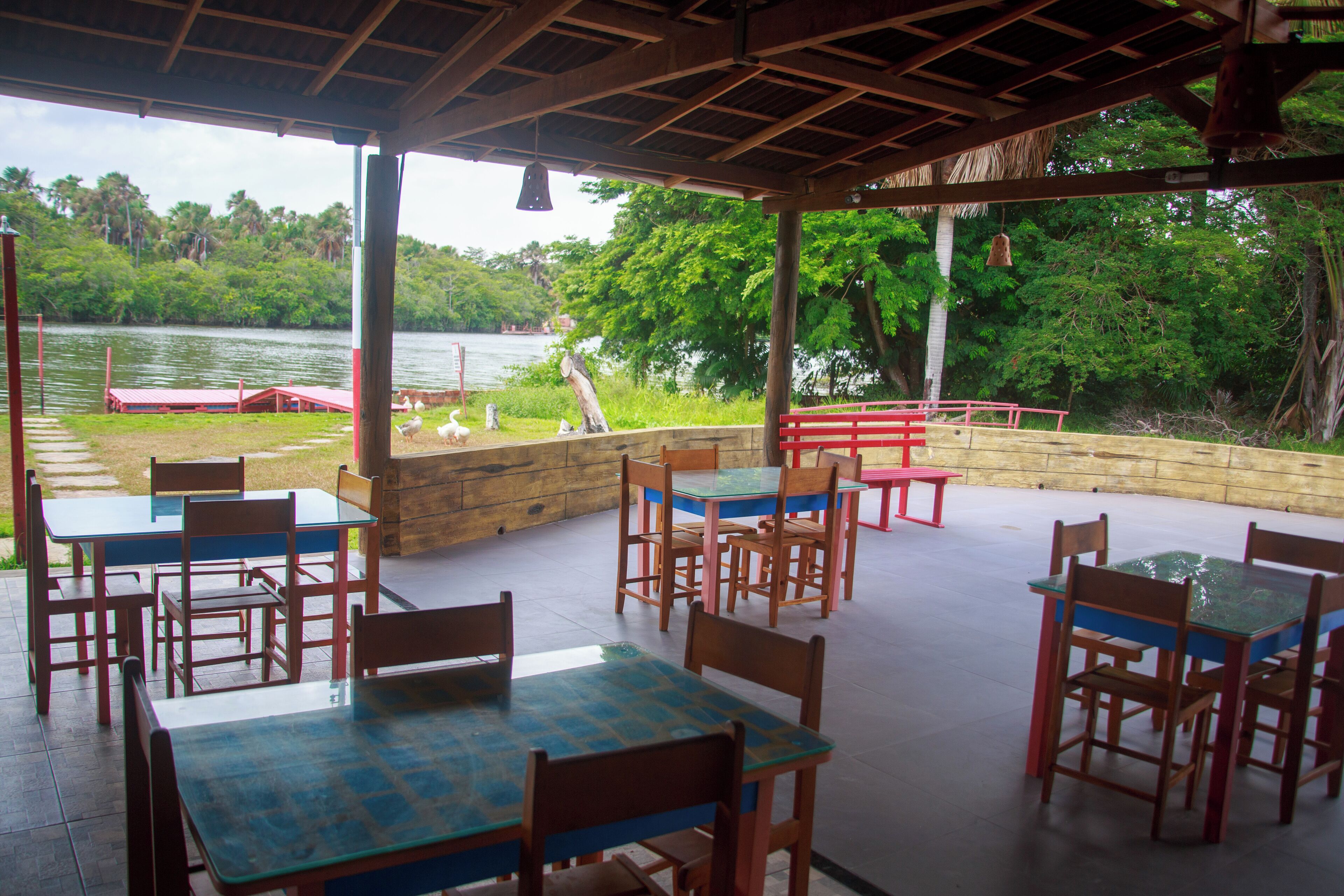 Déjeuner et dîner servis sur place