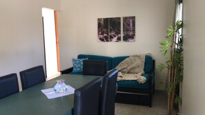 Apartemen, balkon | Area keluarga | Smart TV dan Netflix