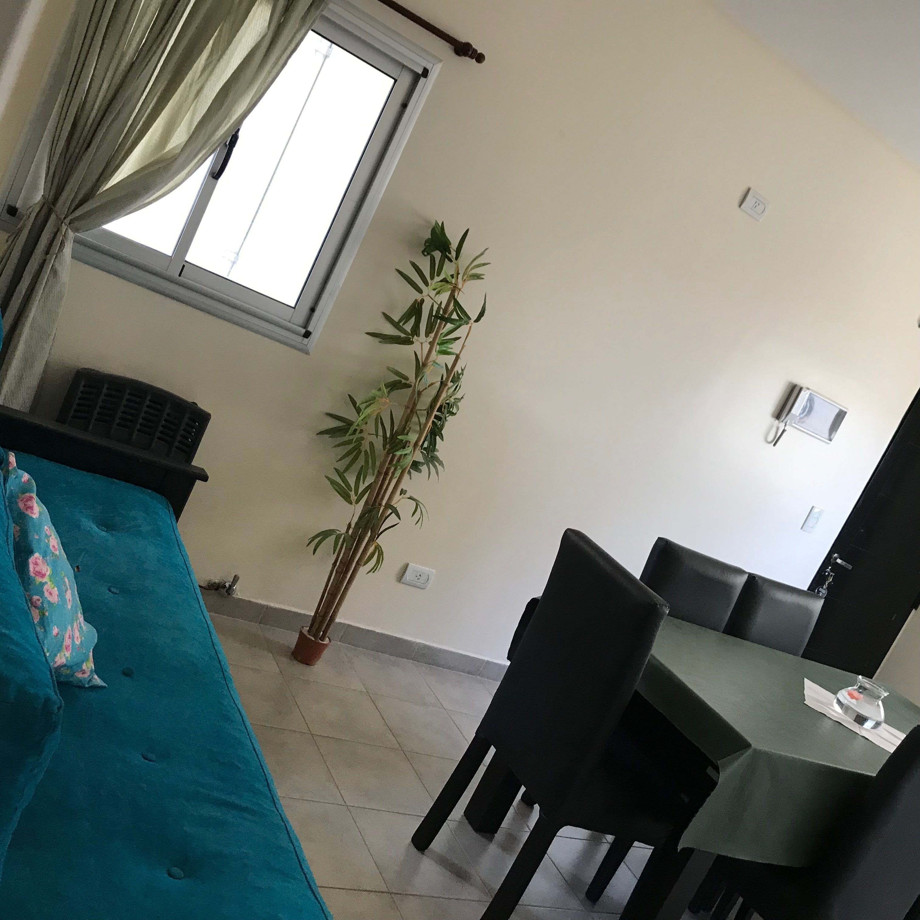 Refrigerador con freezer, microondas, horno, placa de cocina