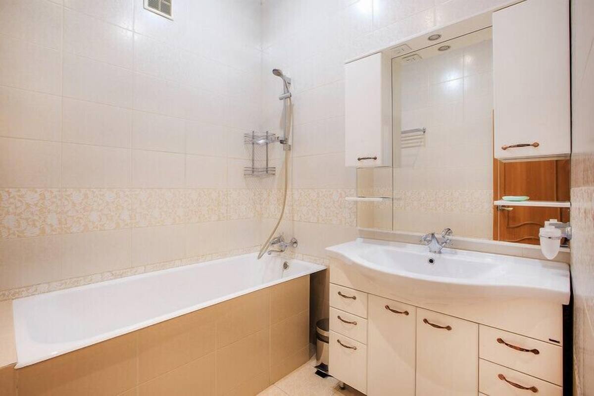 Dusche, kostenlose Toilettenartikel, Haartrockner, Handtücher