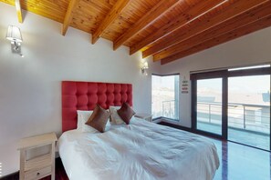 Luxury Mountain View Villa  | 4 bedrooms, iron/ironing board, free WiFi, bed sheets - Luxury Mountain View Villa (Cape Town)