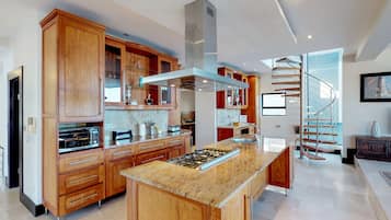 Luxury Mountain View Villa  | Microwave