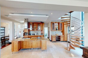 Condo Confort, 4 habitaciones, para no fumadores, vista a la montaña | Cocina privada | Refrigerador con congelador, microondas, horno y lavavajillas 