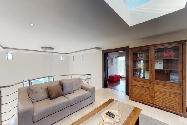 Luxury Mountain View Villa | Living room - Luxury Mountain View Villa (Cape Town)
