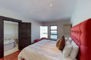 Luxury Mountain View Villa  | 4 bedrooms, iron/ironing board, free WiFi, bed sheets - Luxury Mountain View Villa (Cape Town)
