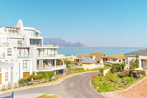 View from property - Luxury Mountain View Villa (Cape Town)