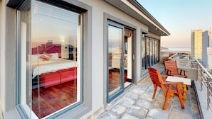 Luxury Mountain View Villa  | Balcony - Luxury Mountain View Villa (Cape Town)