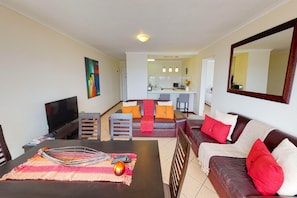 Standaard appartement, 2 slaapkamers, niet-roken | Woonkamer | Flatscreentelevisie