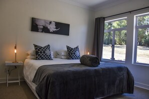 Luxury House | 4 bedrooms, iron/ironing board, travel crib, free WiFi - Saints Rest (Clarens)