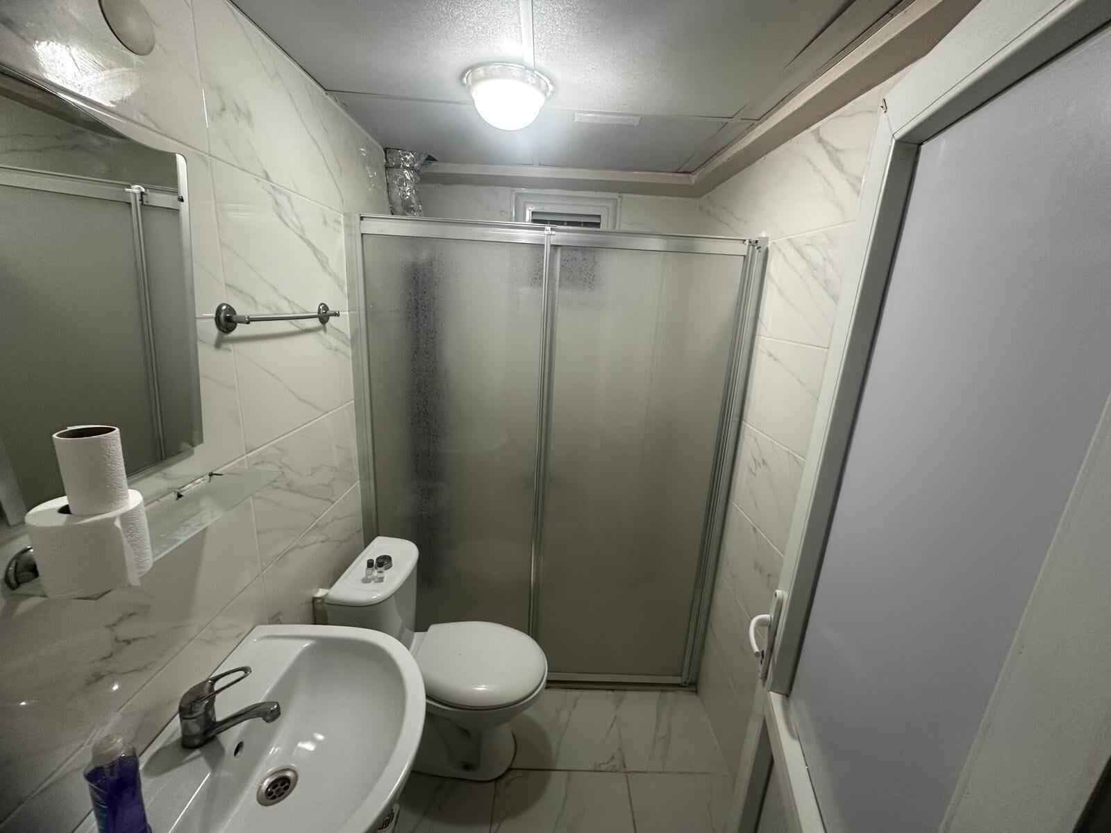 Suihku, kylpytakit, pyyhkeet