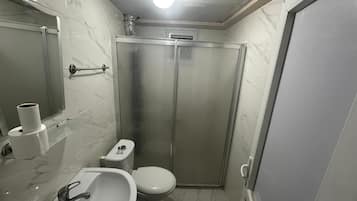 Suihku, kylpytakit, pyyhkeet