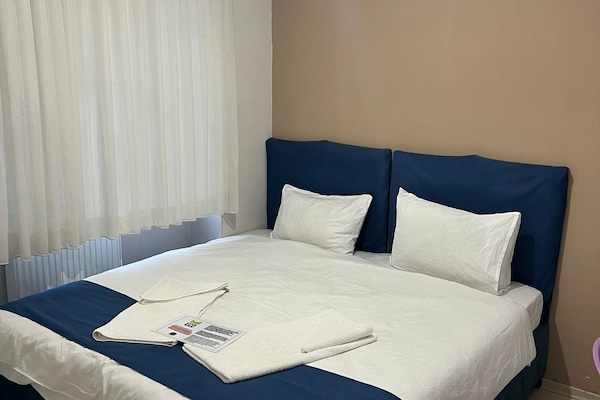 Premium bedding, soundproofing, iron/ironing board, free WiFi