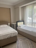 Premium bedding, soundproofing, iron/ironing board, free WiFi