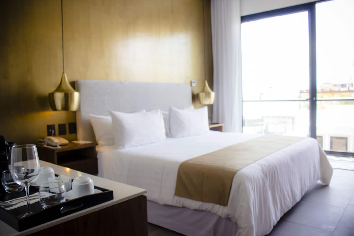 Premium Room, Balcony | 1 bedroom, premium bedding, in-room safe, iron/ironing board