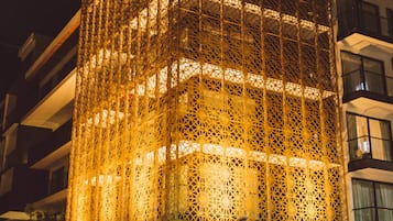 Fachada del alojamiento - Noche