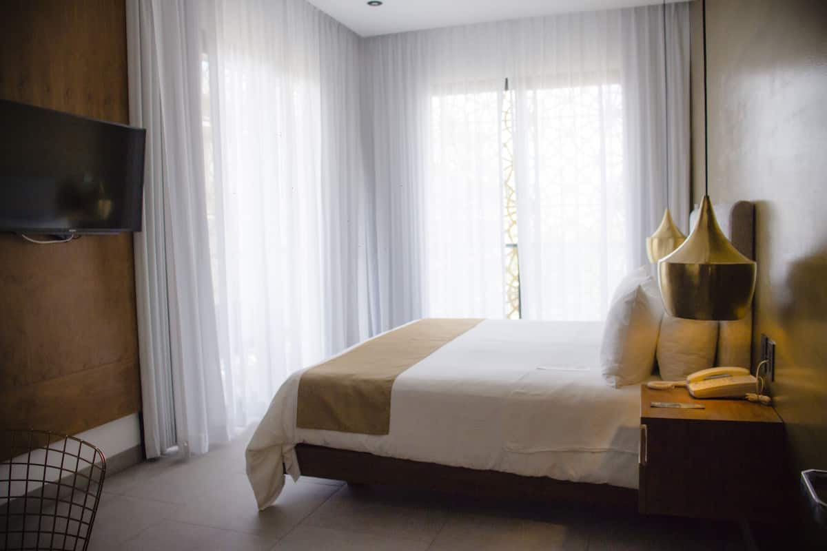 Suite with Balcony | 1 bedroom, premium bedding, in-room safe, iron/ironing board