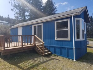 Standard Cottage, 1 Queen Bed with Sofa bed, Private Bathroom, Marina View