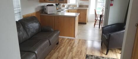 Standard Cottage, 1 Queen Bed with Sofa bed, Private Bathroom, Marina View | Interior