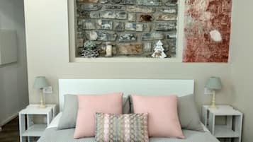 Deluxe-Zimmer, eigenes Bad, Stadtblick (Bellagio) | Kostenlose Minibar, Zimmersafe, individuell dekoriert, Schreibtisch