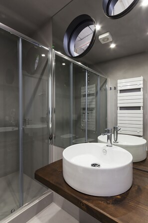 Deluxe Room, Private Bathroom (Varenna) | Bathroom - Rumi Rooms (Como)