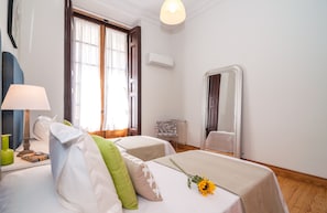 2 bedrooms, iron/ironing board, travel cot, free WiFi - MADRID-SOL-GATE PLAZA MAYOR, New Apartment, Comodo, modern design. (Madrid)