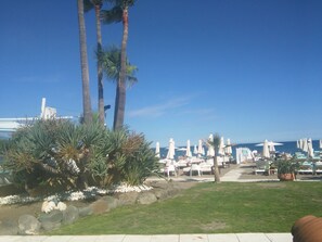 Beach nearby, sun-loungers, beach towels
