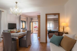 Smart-TV, Bücher, Stereoanlage