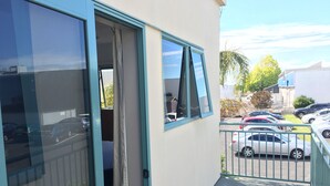 Apartment with Balcony | Balcony - Manukau City Lodge (Auckland)
