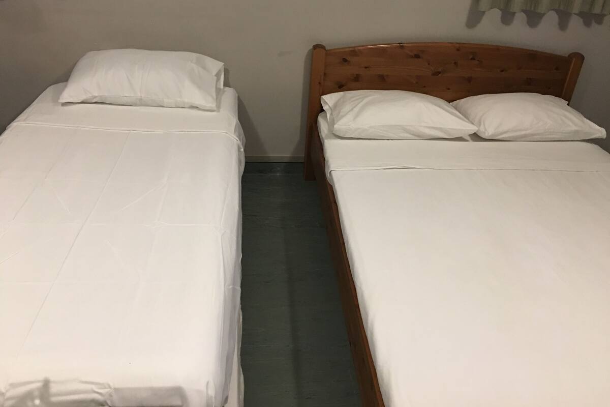 Economy Triple Room, 1 Bedroom | Living room